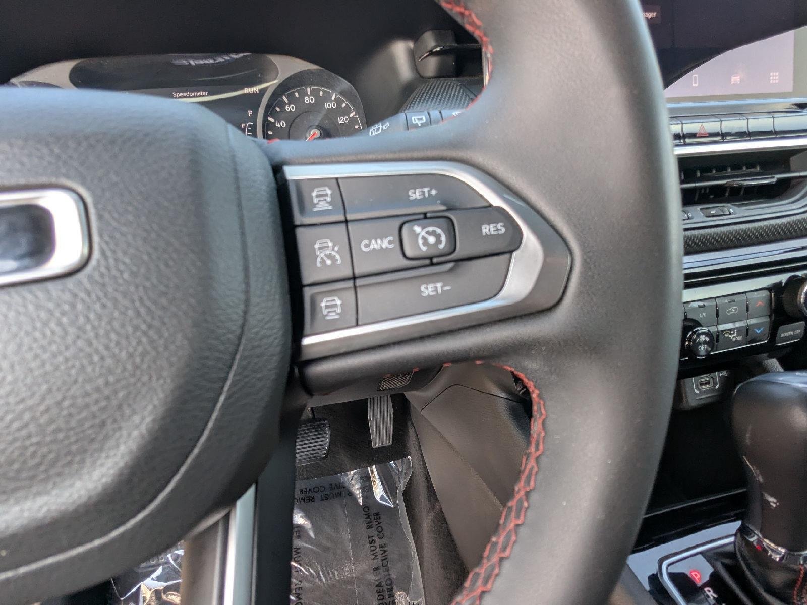 Used 2025 Silver Zynith Metallic Clearcoat Jeep Trailhawk image 22