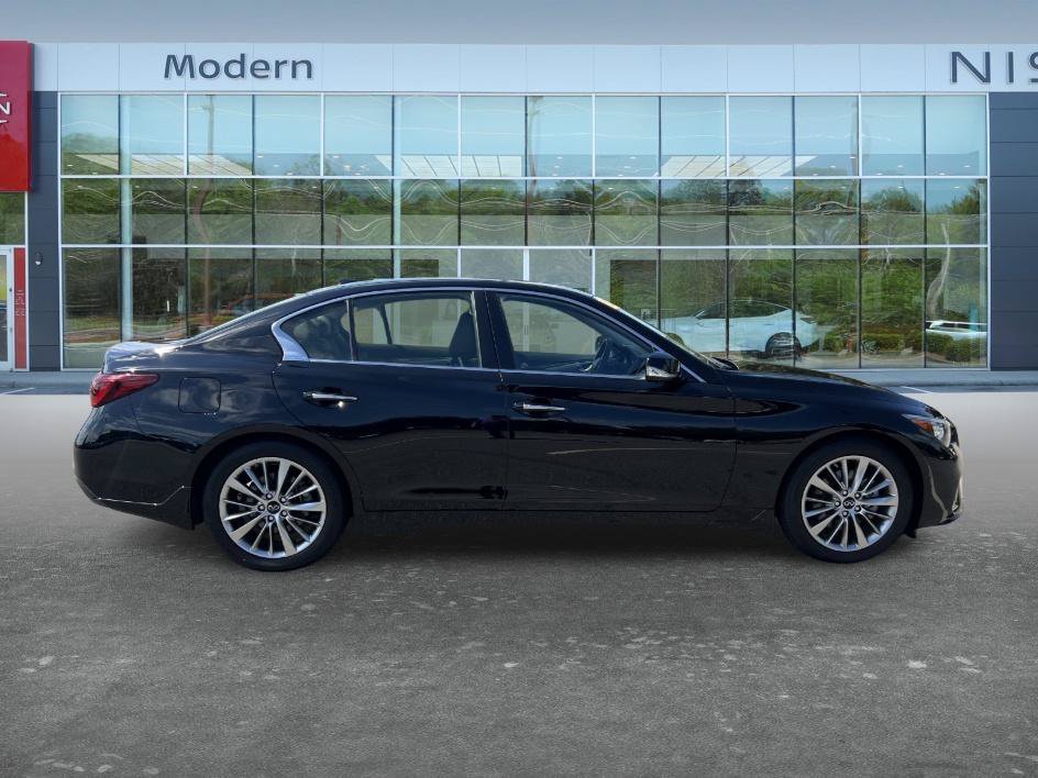 Used 2023 Black Obsidian INFINITI LUXE image 4