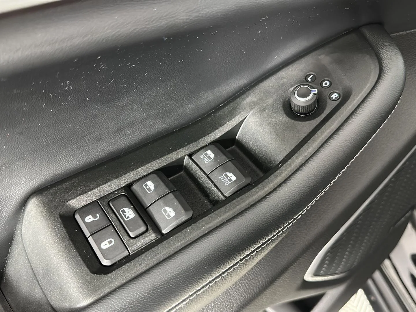 Used 2021 Diamond Black Crystal Pearlcoat Jeep Limited image 9