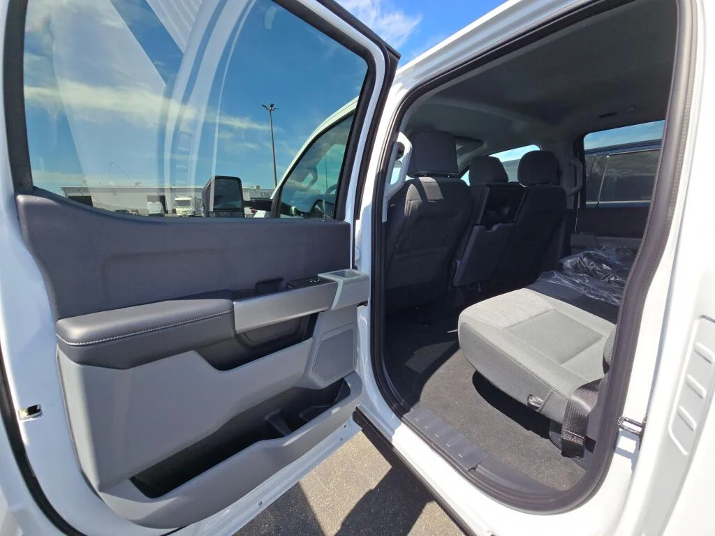 2025 Ford F-350 Super Duty XLT - Photo 12