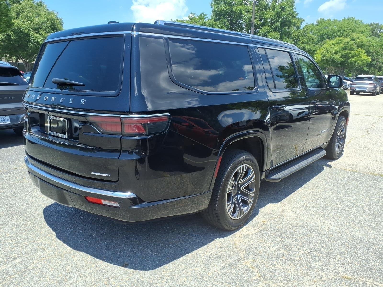 Used 2024 Diamond Black Crystal Pearlcoat Jeep Series II image 5