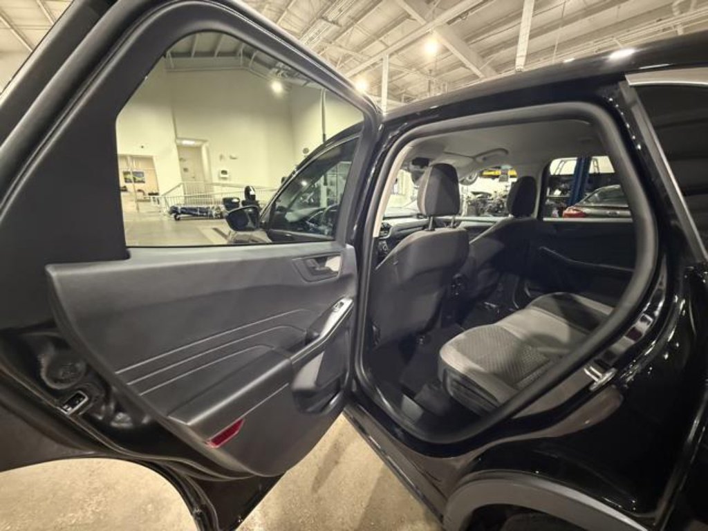 Used 2022 Agate Black Ford SE image 24