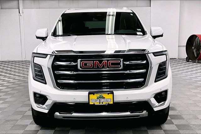 Used 2025 Summit White GMC Elevation image 4