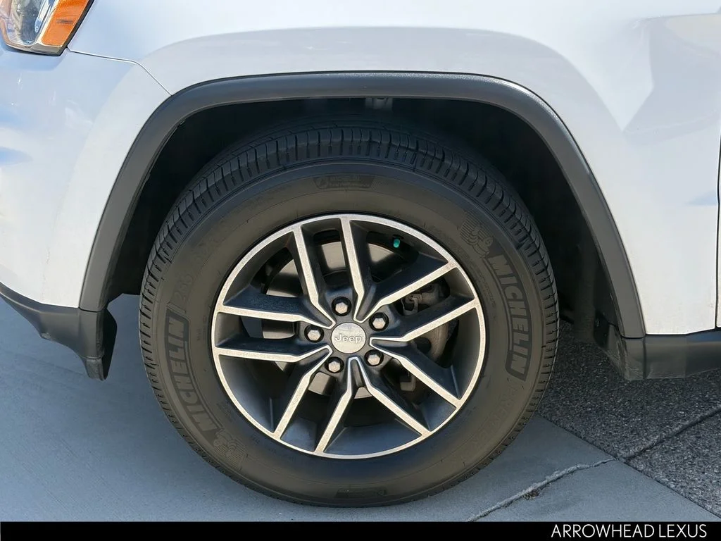 Used 2018 White Jeep Laredo E image 10