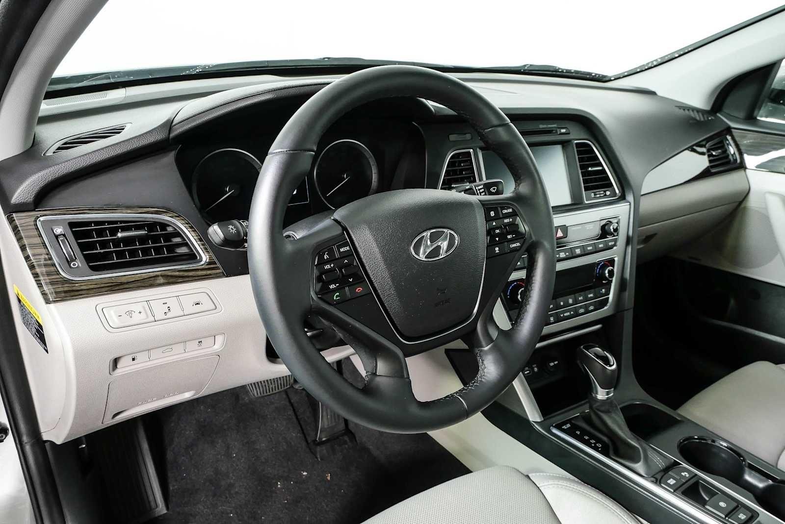 Used 2017 Symphony Silver Hyundai Limited image 4