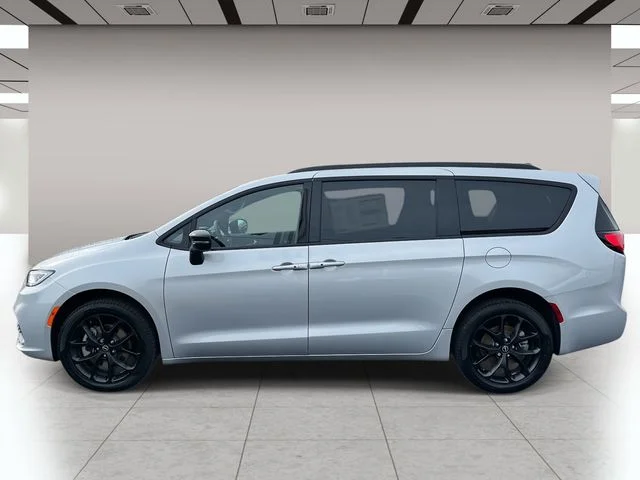 New 2026 Silver Mist Clear-Coat Exterior Paint Chrysler Select image 7