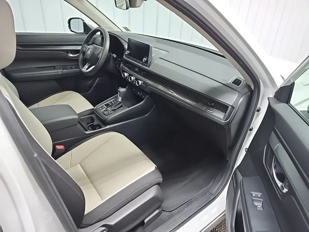 Used 2024  Honda EX image 17