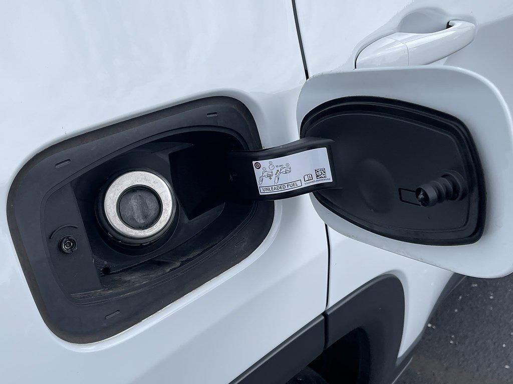 Used 2024 Bright White Clearcoat Jeep Latitude image 13
