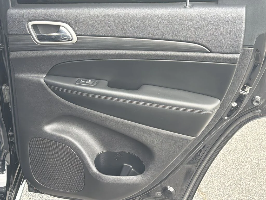 Used 2019 Black Jeep Altitude image 21