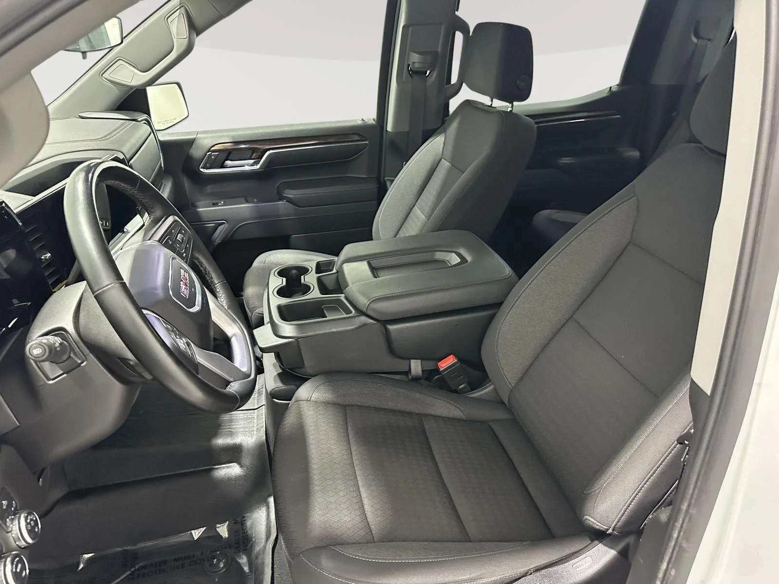 Used 2024 Summit White GMC Elevation image 18