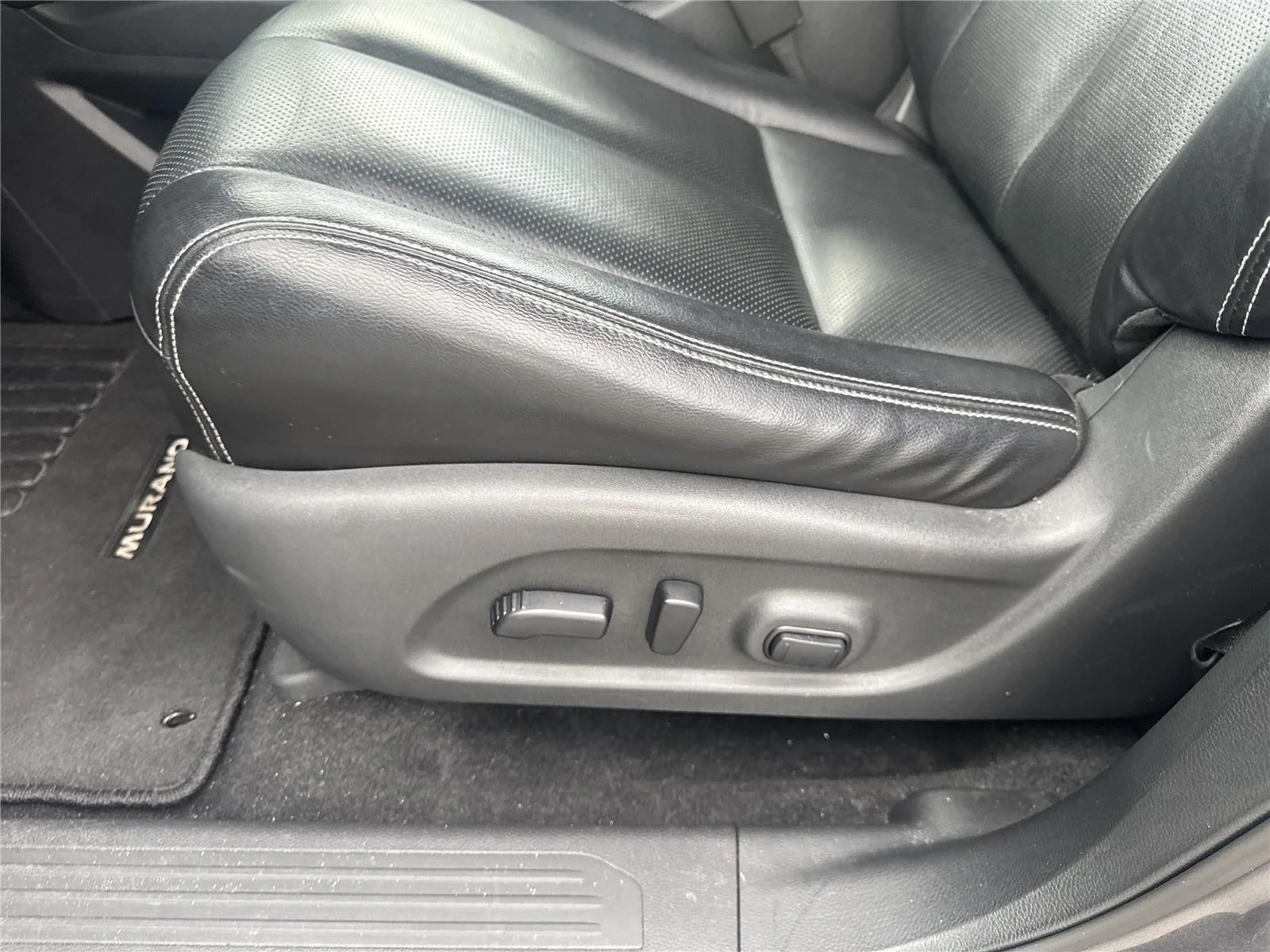 Used 2023 Gun Metallic Nissan SL image 13