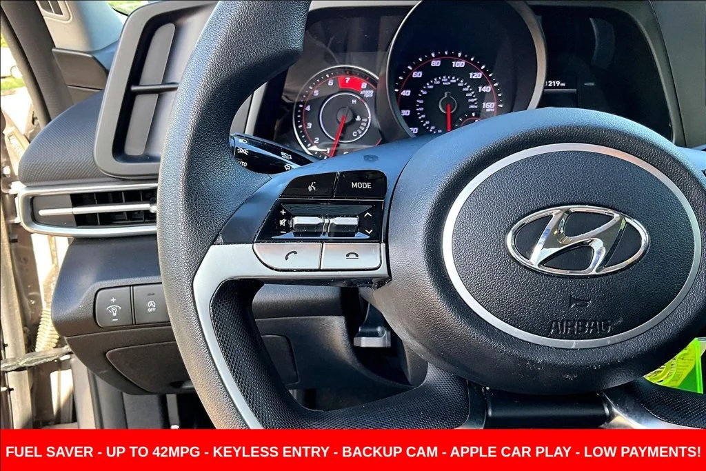 Used 2023 Silver Hyundai SE image 13