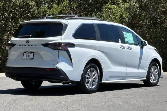 New 2026 Wind Chill Pearl <sup>1</sup> Toyota  XLE image 4