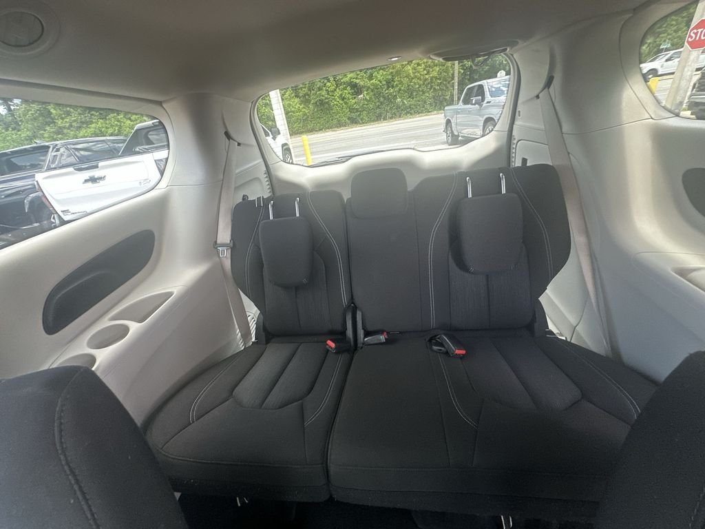 Used 2022 Black Chrysler LX image 32