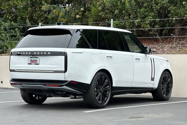New 2026 Ostuni Pearl White Land Rover SE image 5