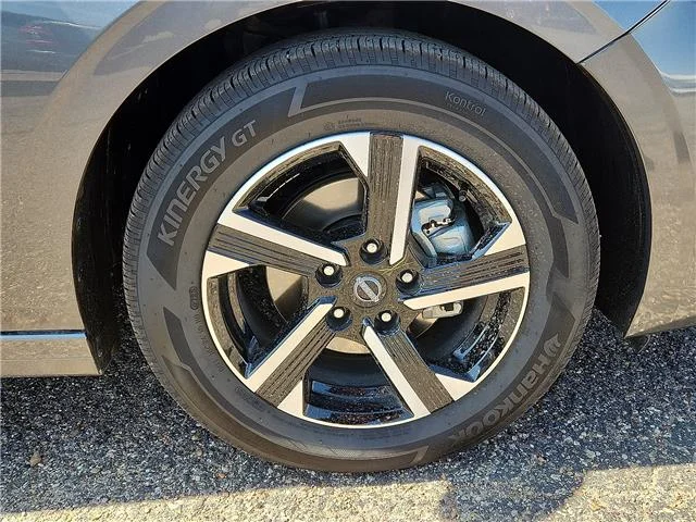 Used 2025 Gray Nissan SV image 7