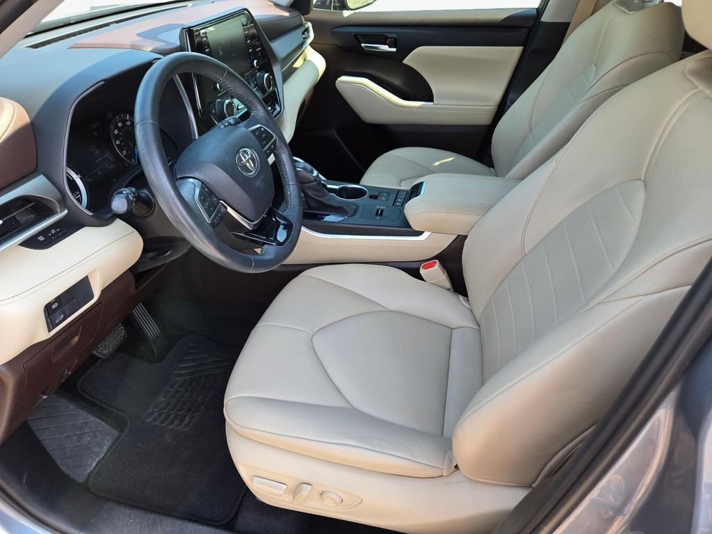 Used 2021 Blue Toyota XLE image 15