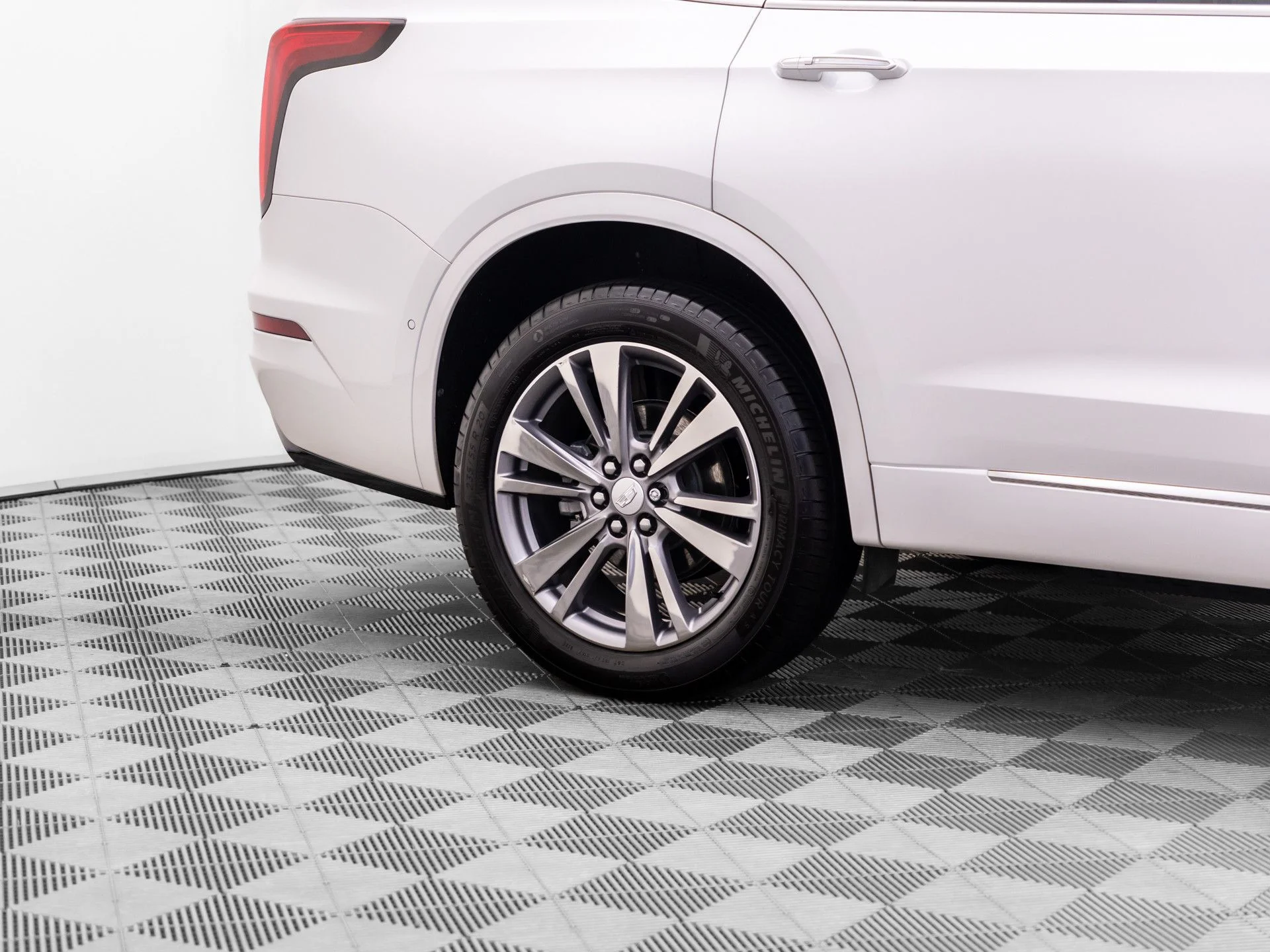 Used 2025 White Cadillac Premium Luxury image 34