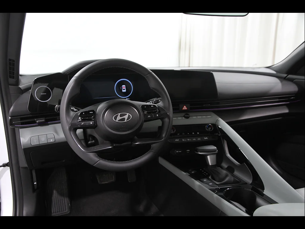 Used 2025 Serenity White Pearl Hyundai Limited image 6