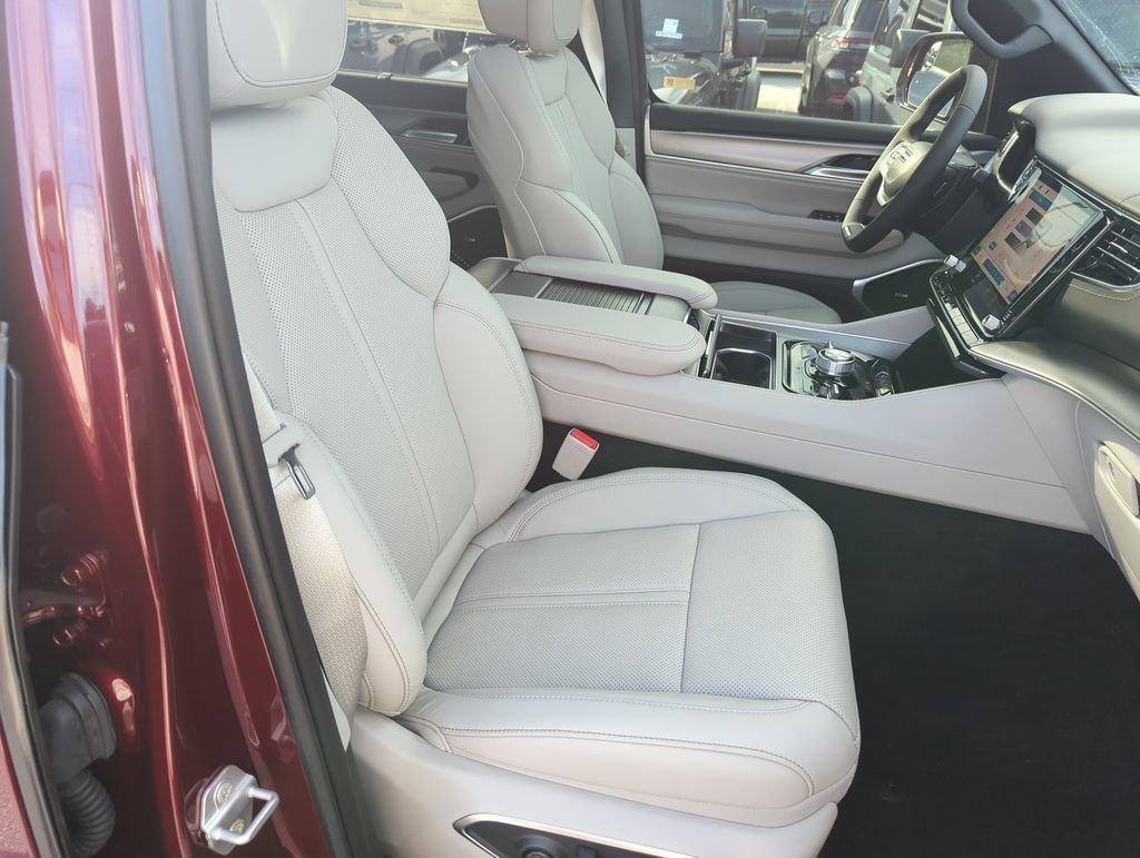 New 2026 Velvet Red Pearl-Coat Exterior Paint Jeep Limited Reserve image 40
