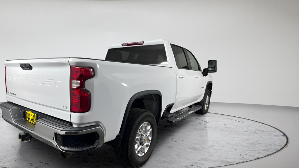Used 2025 Summit White Chevrolet LT image 3