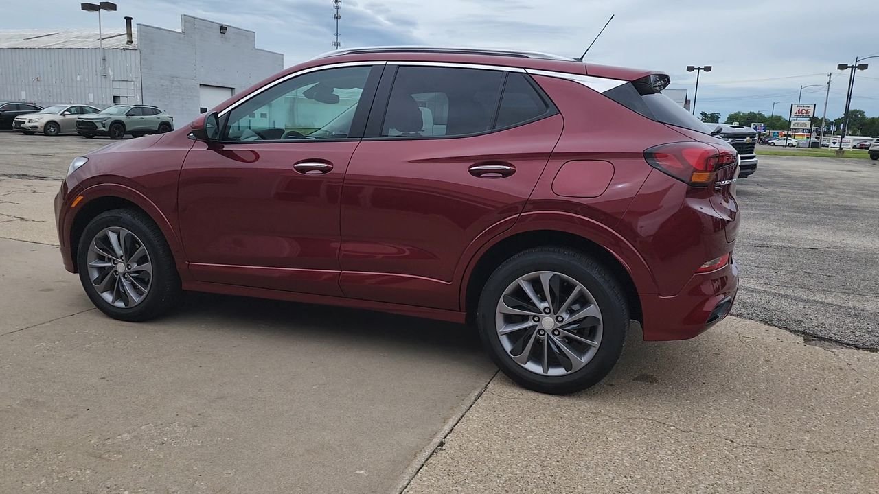 Used 2023 Cinnabar Metallic Buick Select image 8