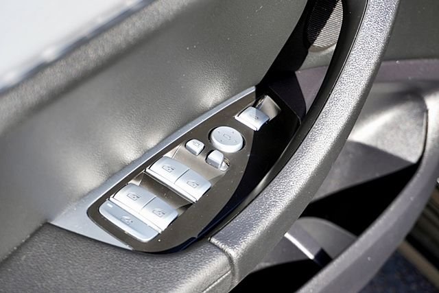 Used 2024 Black BMW sDrive30i image 22