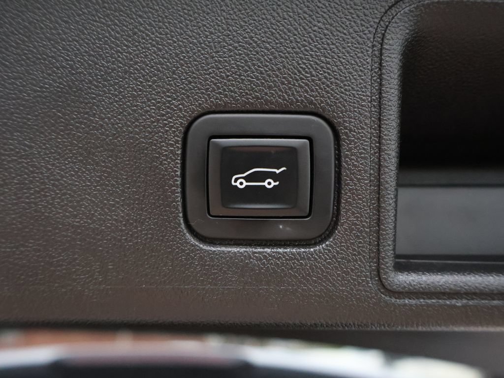 Used 2018 QUICKSILVER METALLIC GMC SLE image 8