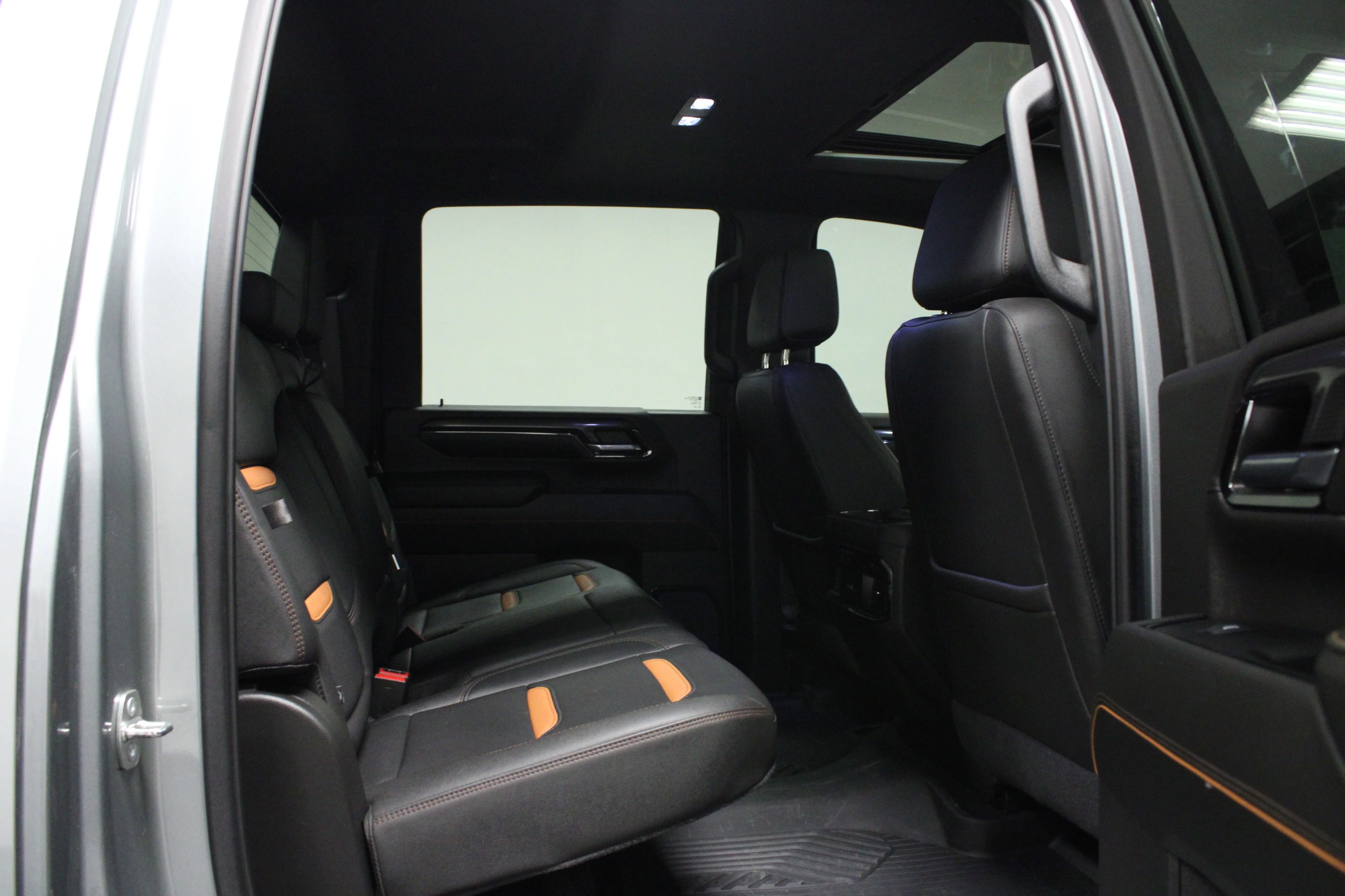 Used 2024 Sterling Metallic GMC AT4 image 15