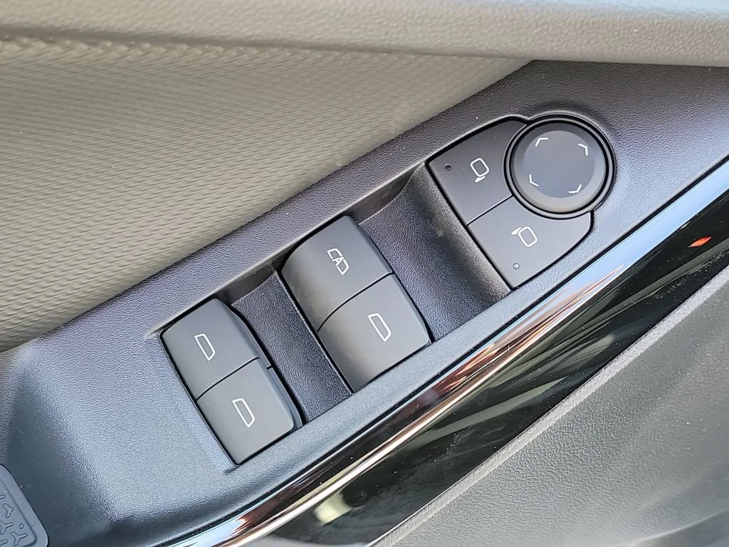 2027 Chevrolet Equinox LT - Photo 19