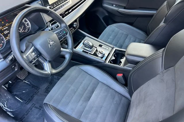 Used 2024  Mitsubishi SE image 10