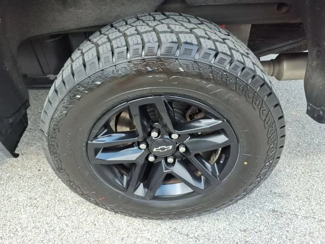 Used 2021 BLACK Chevrolet LT Trail Boss image 27