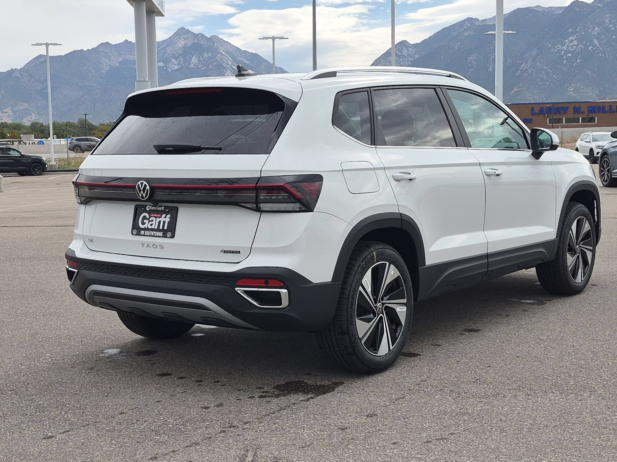 New 2026 Pure White Volkswagen SE image 3