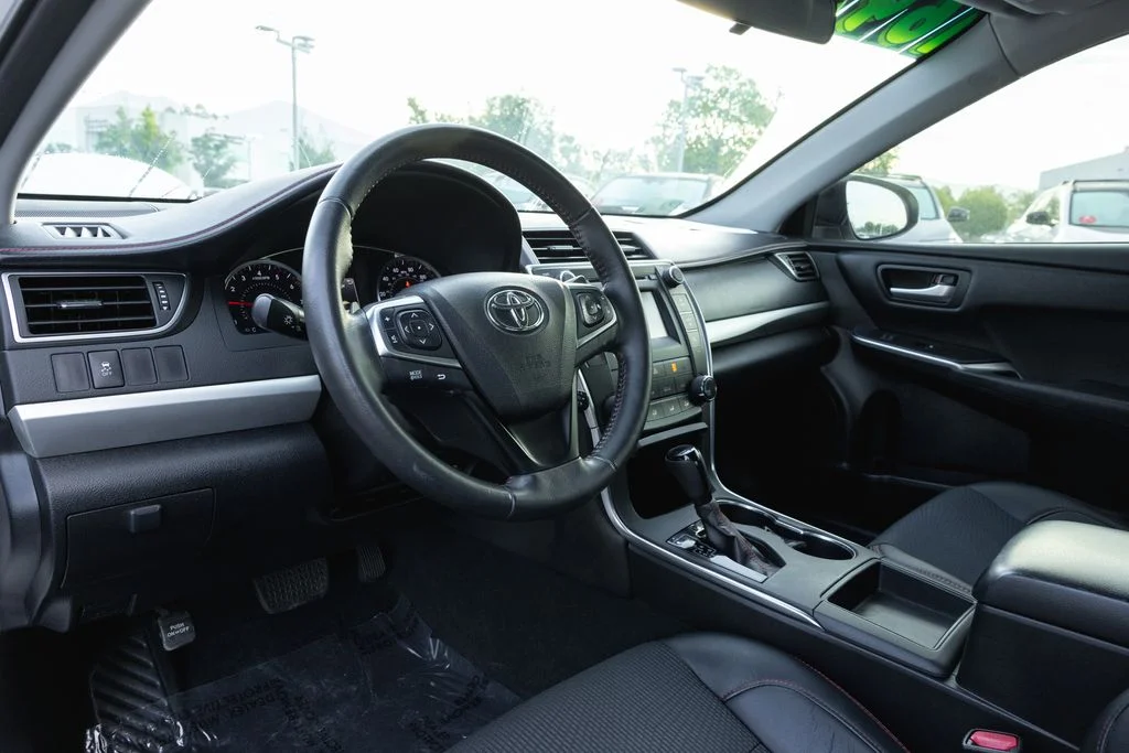 Used 2016 Blizzard Pearl Toyota SE image 10
