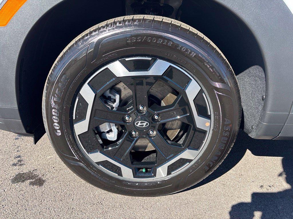 New 2027 White Hyundai SE AWD image 10