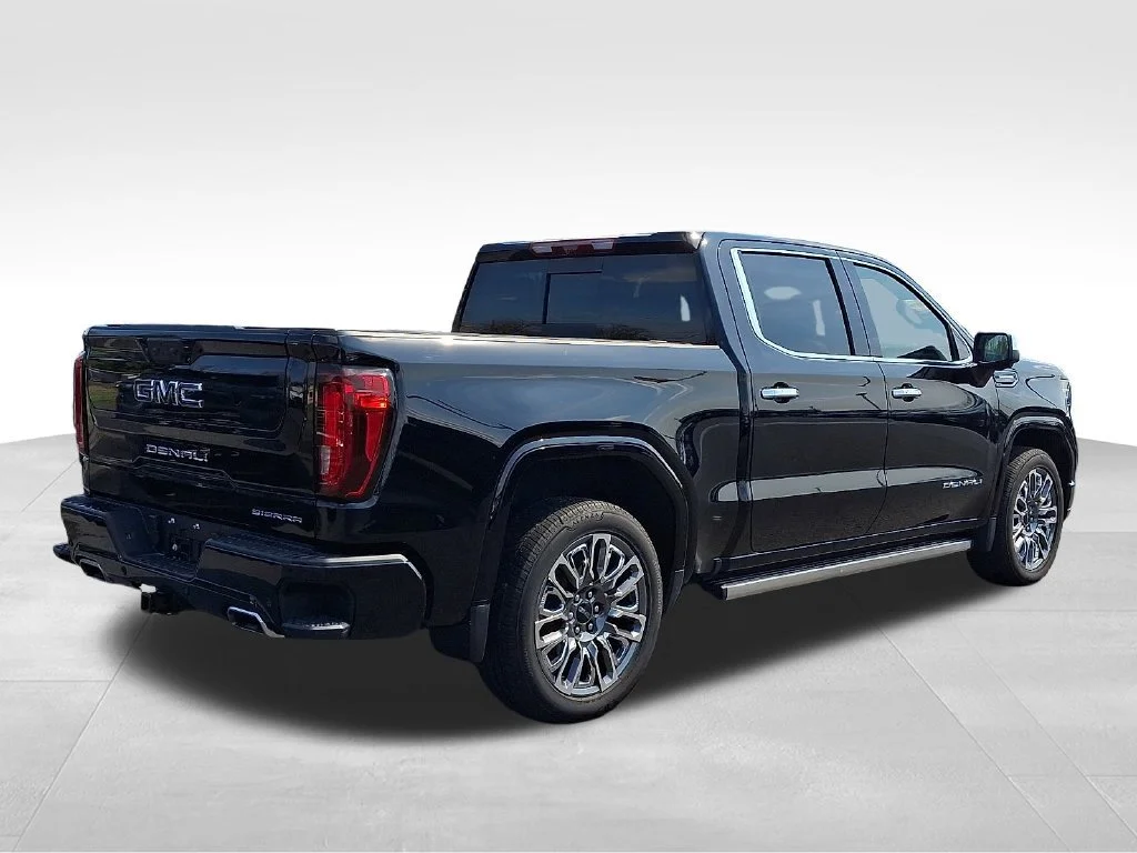 Used 2025 Onyx Black GMC Denali Ultimate image 7