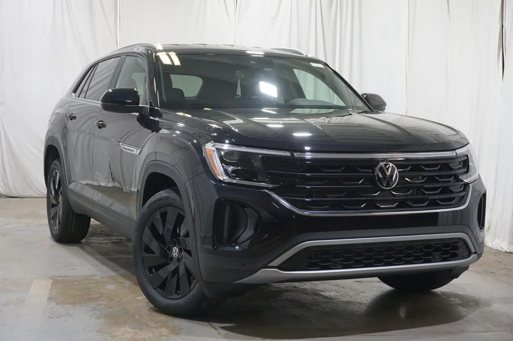 New 2026 Black Volkswagen 2.0T SE w/Technology image 2