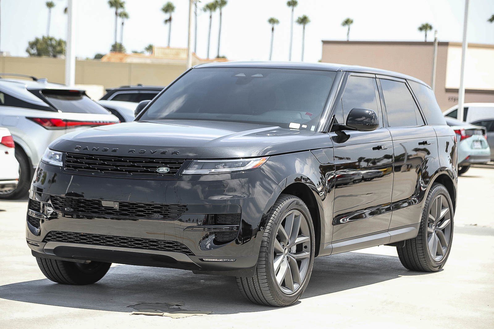 Used 2025 Santorini Black Metallic Land Rover SE image 3