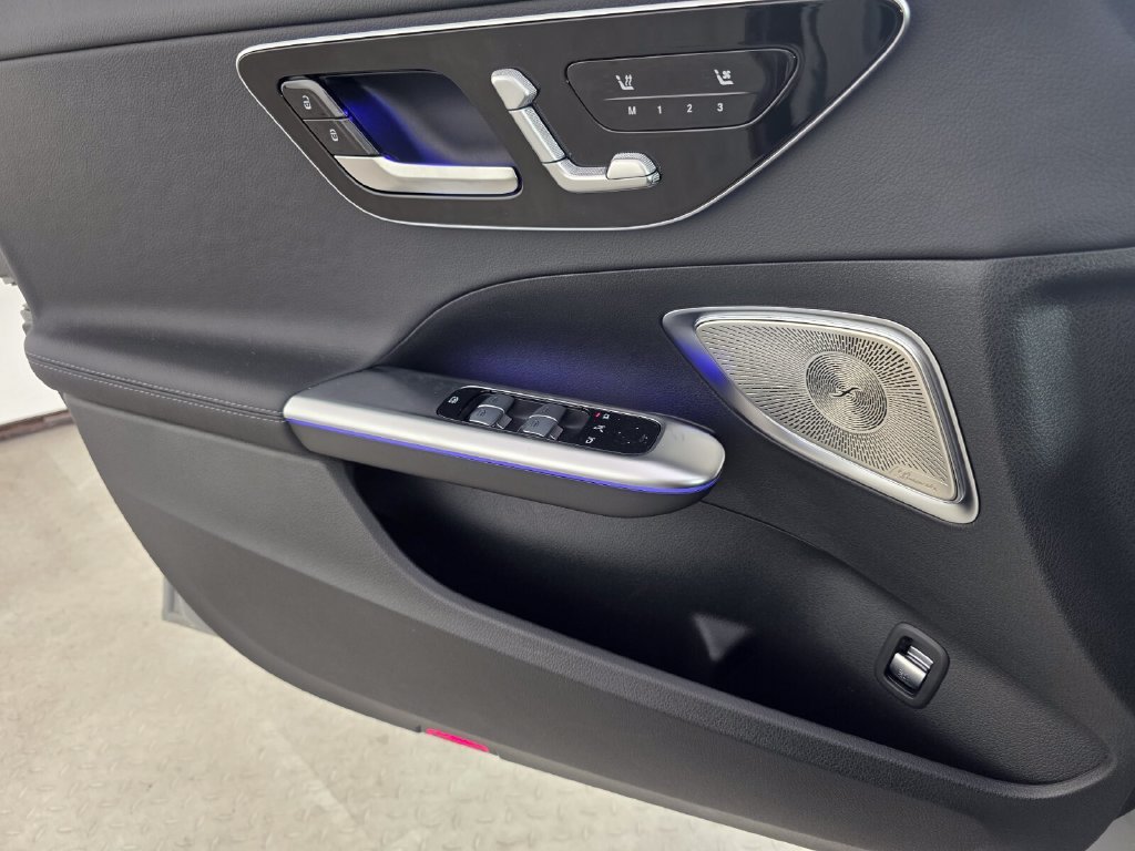 New 2026 MANUFAKTUR Alpine Grey Mercedes-Benz C 300 image 34