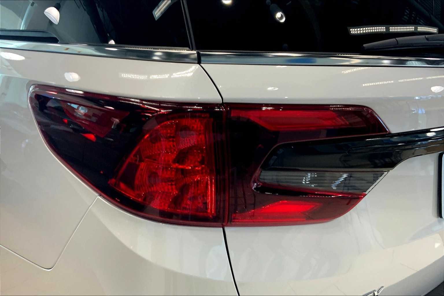 New 2026 Platinum White Pearl Honda Touring image 12