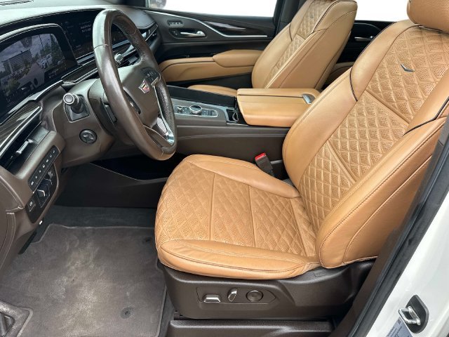 Used 2022 White Cadillac Sport image 20