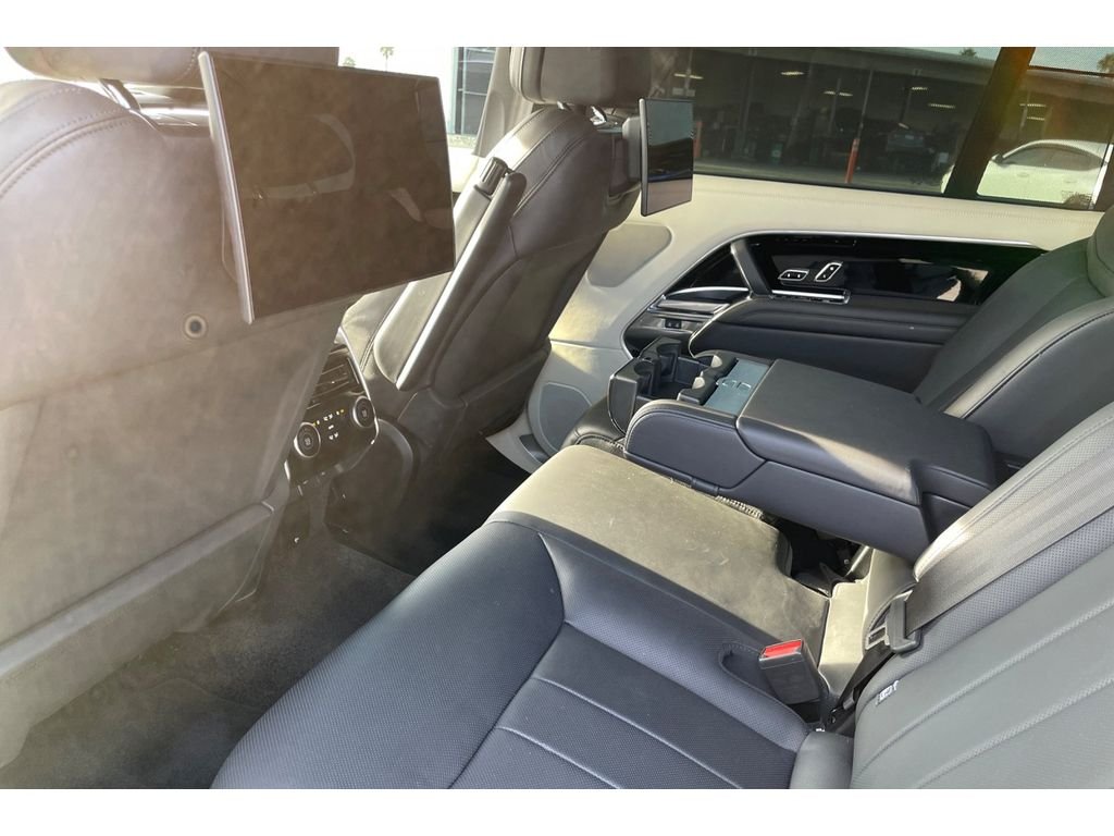 Used 2023 Fuji White Land Rover SE image 13