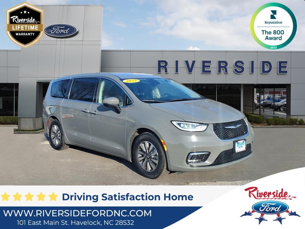 2023 Chrysler Pacifica Hybrid Touring L