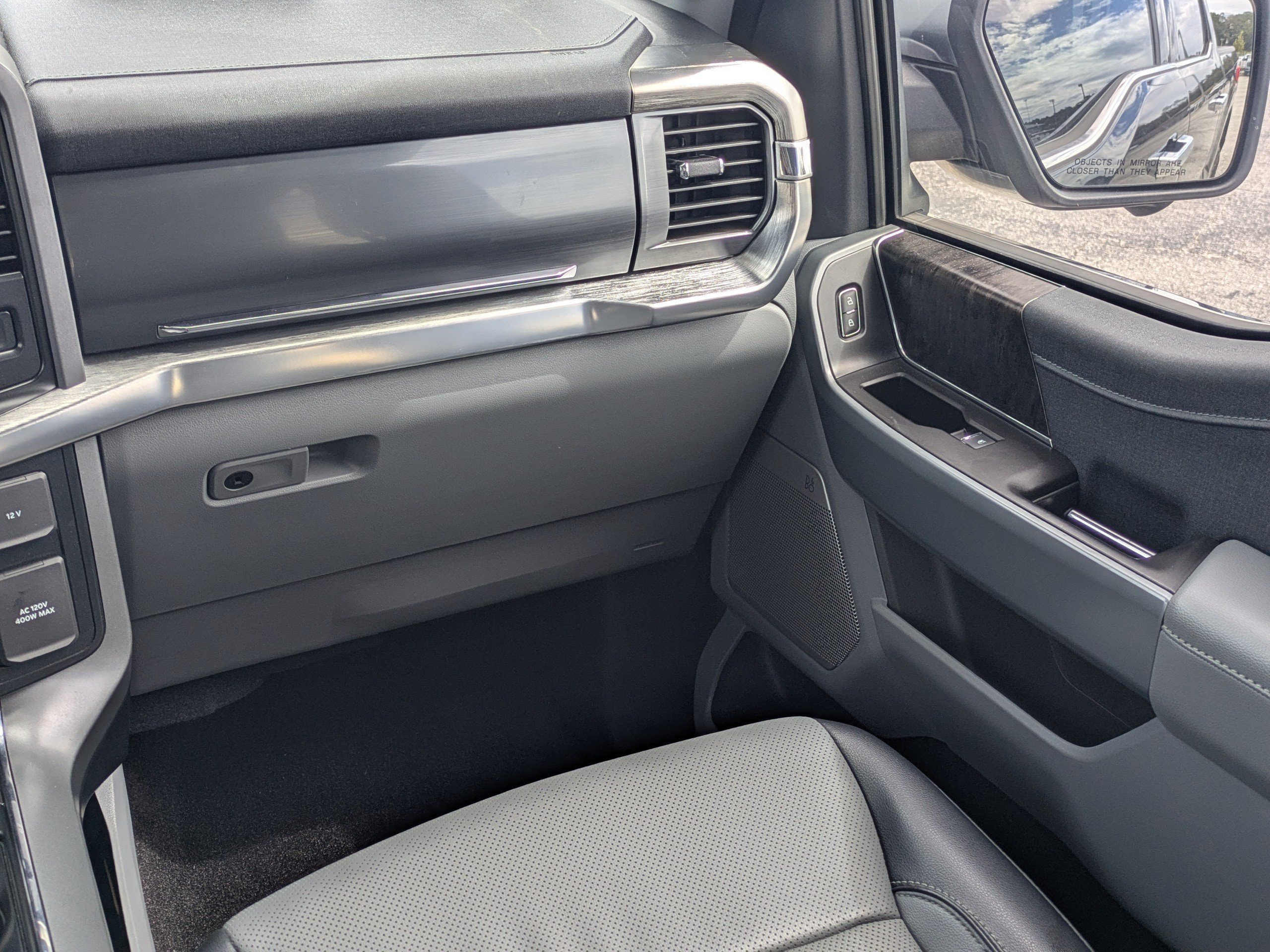 Used 2022 Agate Black Metallic Ford LARIAT image 17
