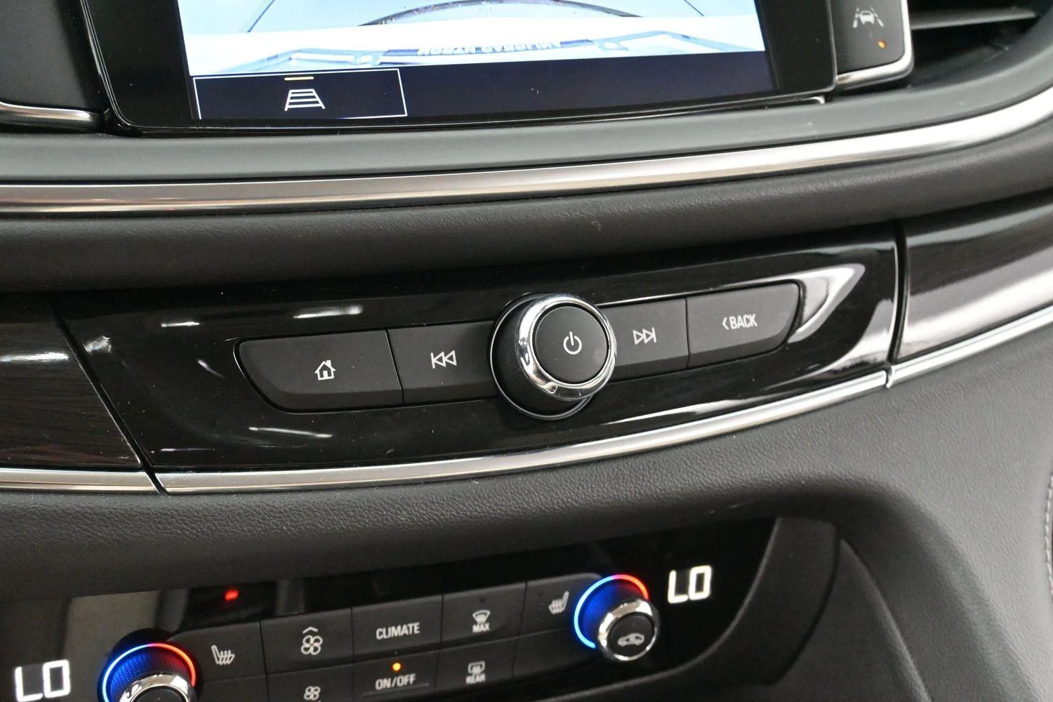 Used 2023 Summit White Buick Essence image 24