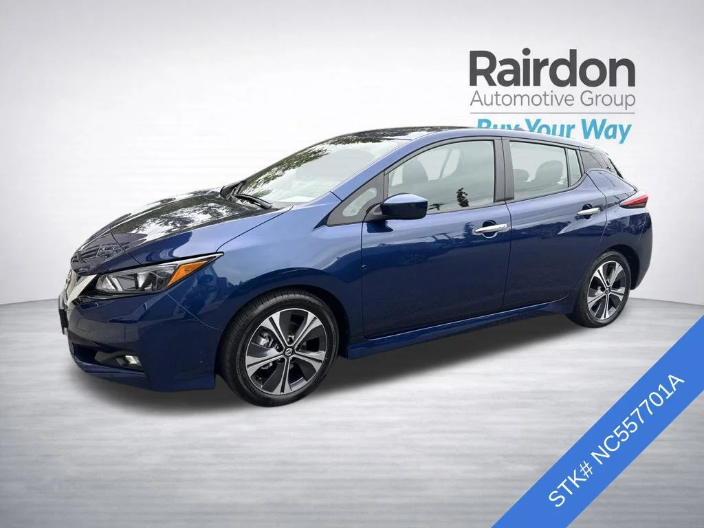 Used 2022 Deep Blue Pearl Nissan SV image 3