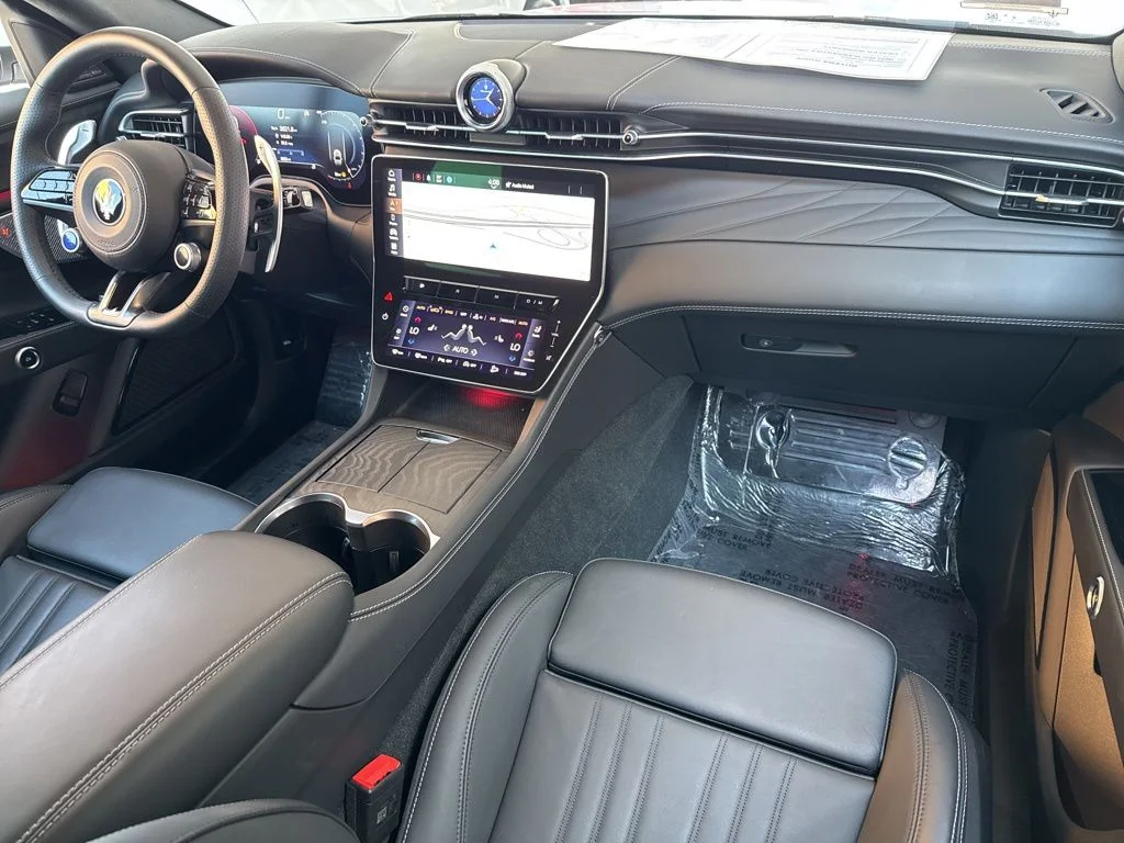 Used 2025 Bianco Maserati Base image 20
