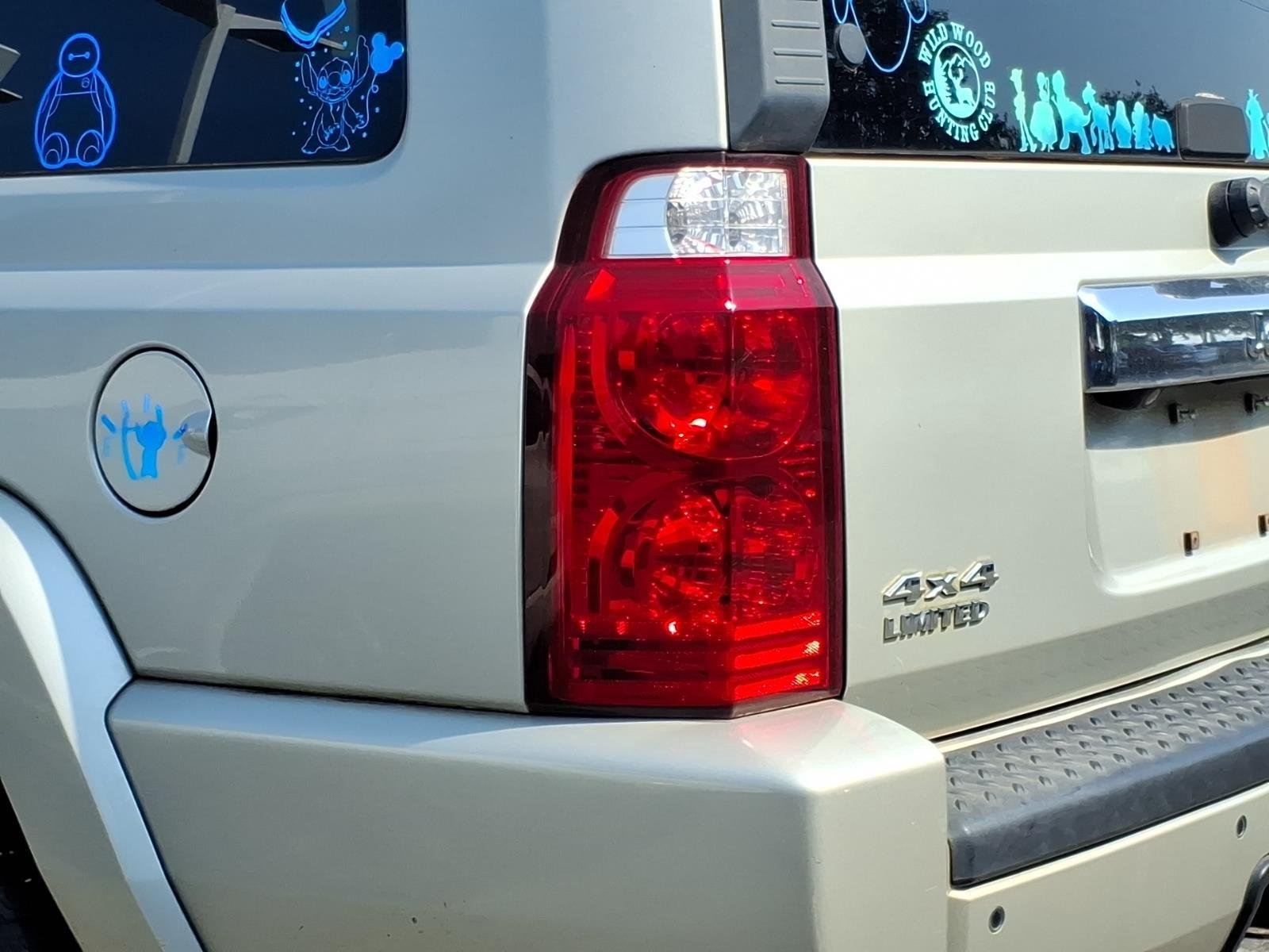 Used 2008 Light Graystone Pearl Jeep Limited image 13