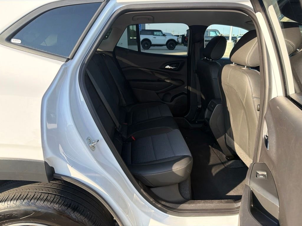 Used 2025 Summit White Chevrolet LT image 18