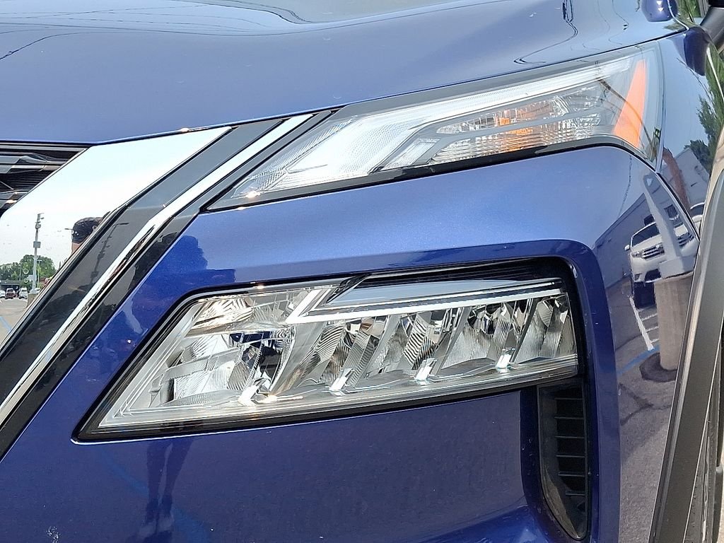Used 2021 Blue Nissan SL image 8